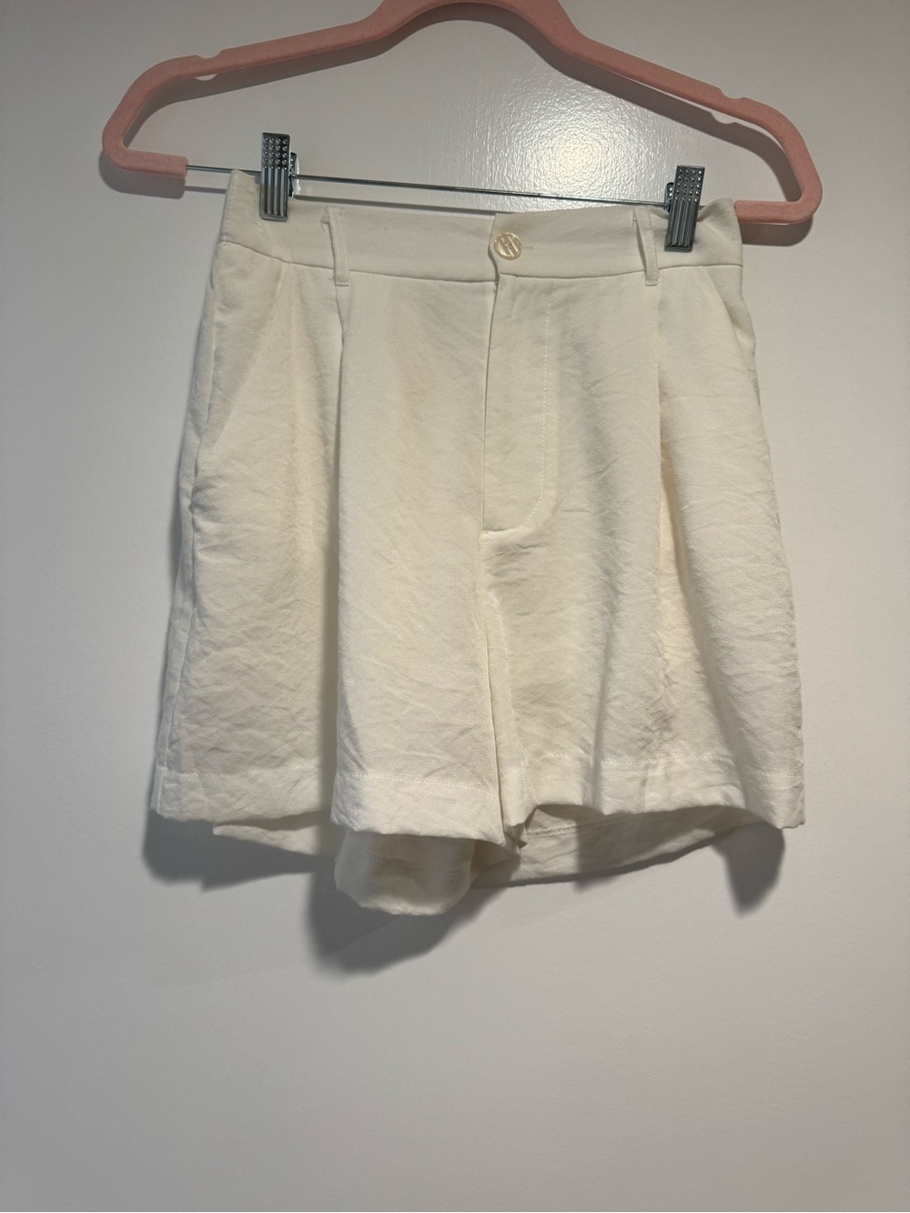 Millibon Cream High-Waist Pleated Women's Bermuda Shorts